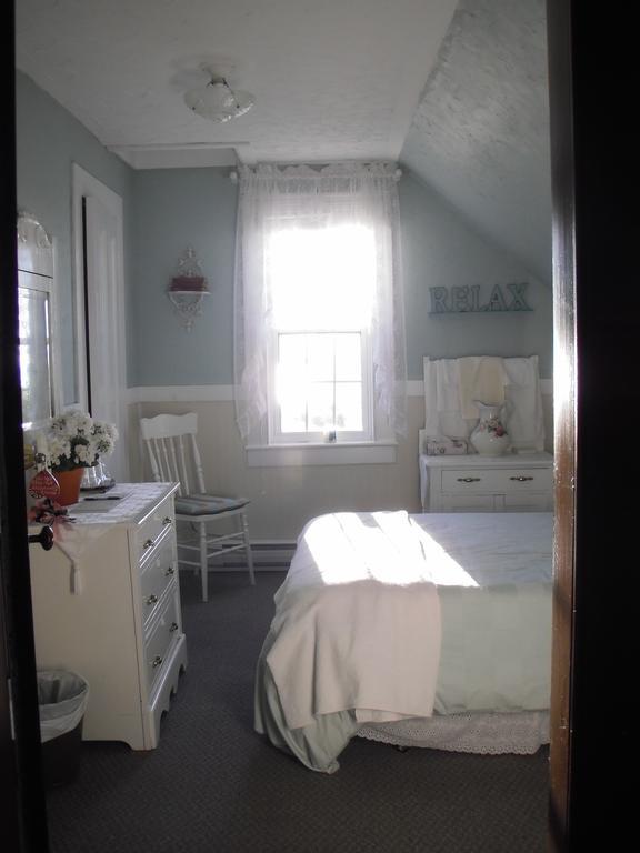 Moore'S Specialties Fundy Bay House Rental Gardner Creek Room photo